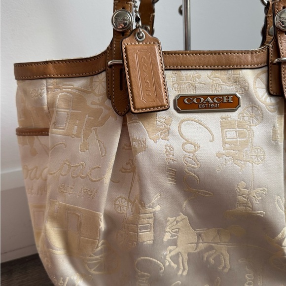 Coach Cream Carriage Print Tote - Picture 2 of 7